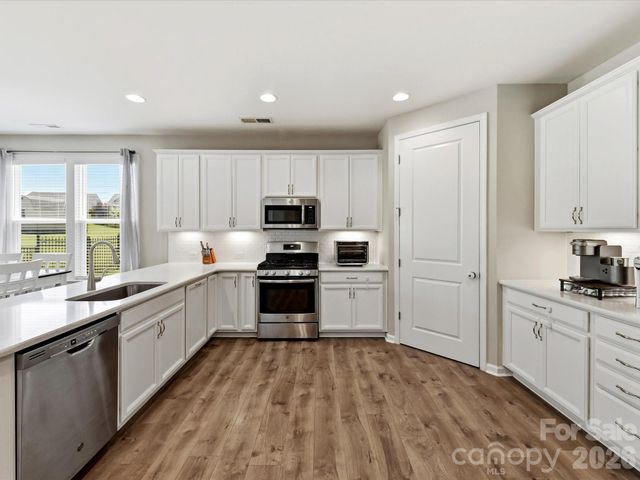 4322 Hunton Spring Lane NW, Concord, NC 28027