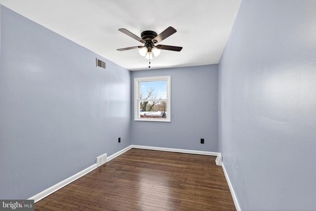 1216 HARSHAW RD, Brookhaven, PA 19015