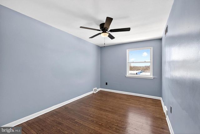 1216 HARSHAW RD, Brookhaven, PA 19015