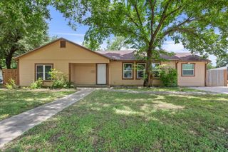 102 E Southland Avenue, Marlin, TX 76661