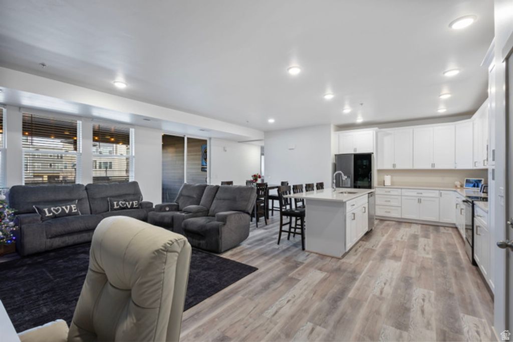 Image 7 of property listing at 8392 S SKY MIRROR LN #204, Midvale, UT 84047