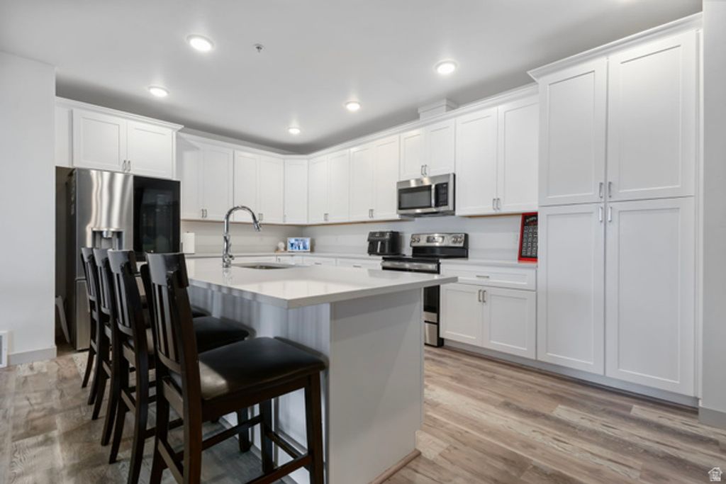 Image 9 of property listing at 8392 S SKY MIRROR LN #204, Midvale, UT 84047