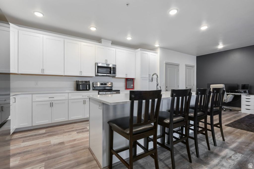 Image 10 of property listing at 8392 S SKY MIRROR LN #204, Midvale, UT 84047