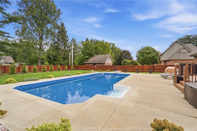 2091 Canterbury Court, Troy, OH 45373