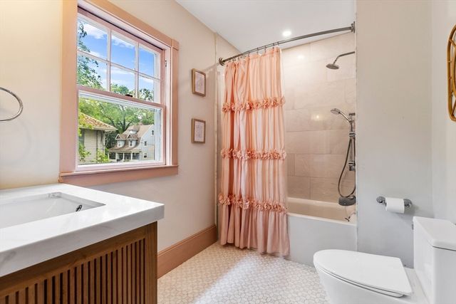 12 Windermere Ave 1, Arlington, MA 02476