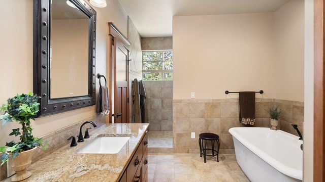 21617 E Harvard Vistas Ln, Newman Lake, WA 99025