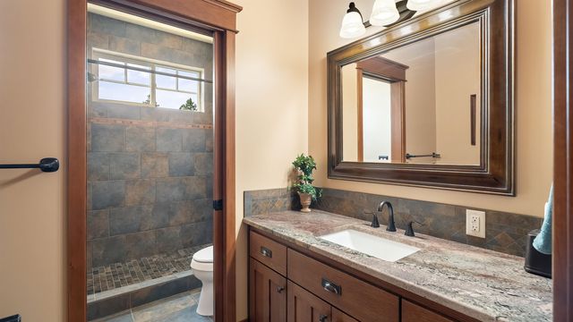 21617 E Harvard Vistas Ln, Newman Lake, WA 99025