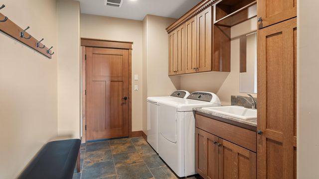 21617 E Harvard Vistas Ln, Newman Lake, WA 99025