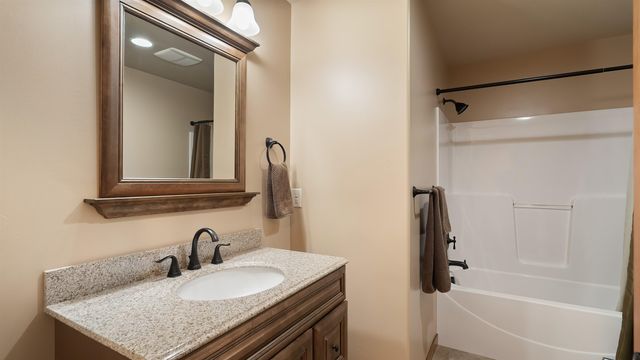 21617 E Harvard Vistas Ln, Newman Lake, WA 99025