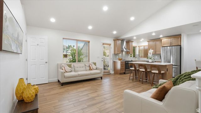 1912 N 2750 W, Clinton, UT 84015