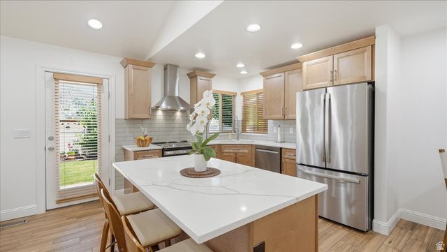 1912 N 2750 W, Clinton, UT 84015