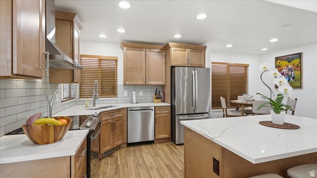 1912 N 2750 W, Clinton, UT 84015