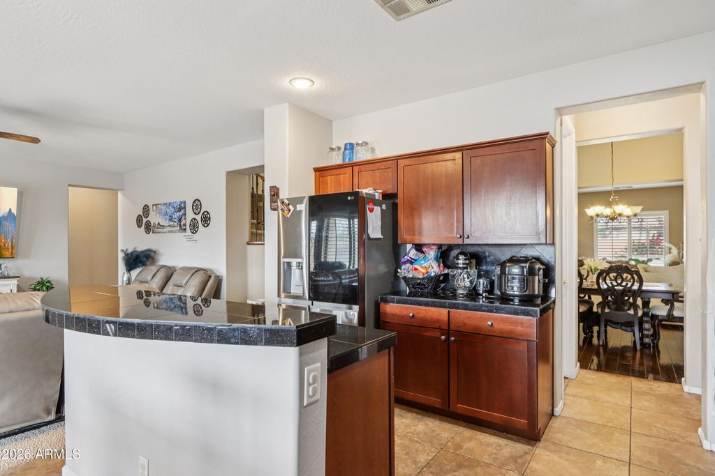 Image 15 of property listing at 1847 N WESTFALL Lane, Casa Grande, AZ 85122