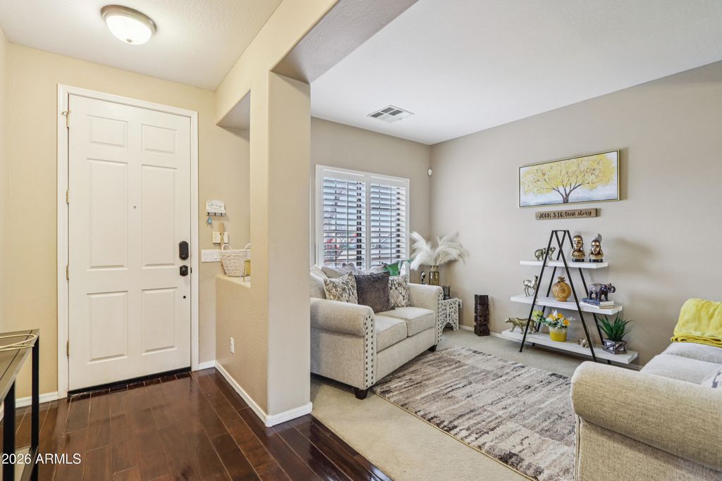 Image 4 of property listing at 1847 N WESTFALL Lane, Casa Grande, AZ 85122