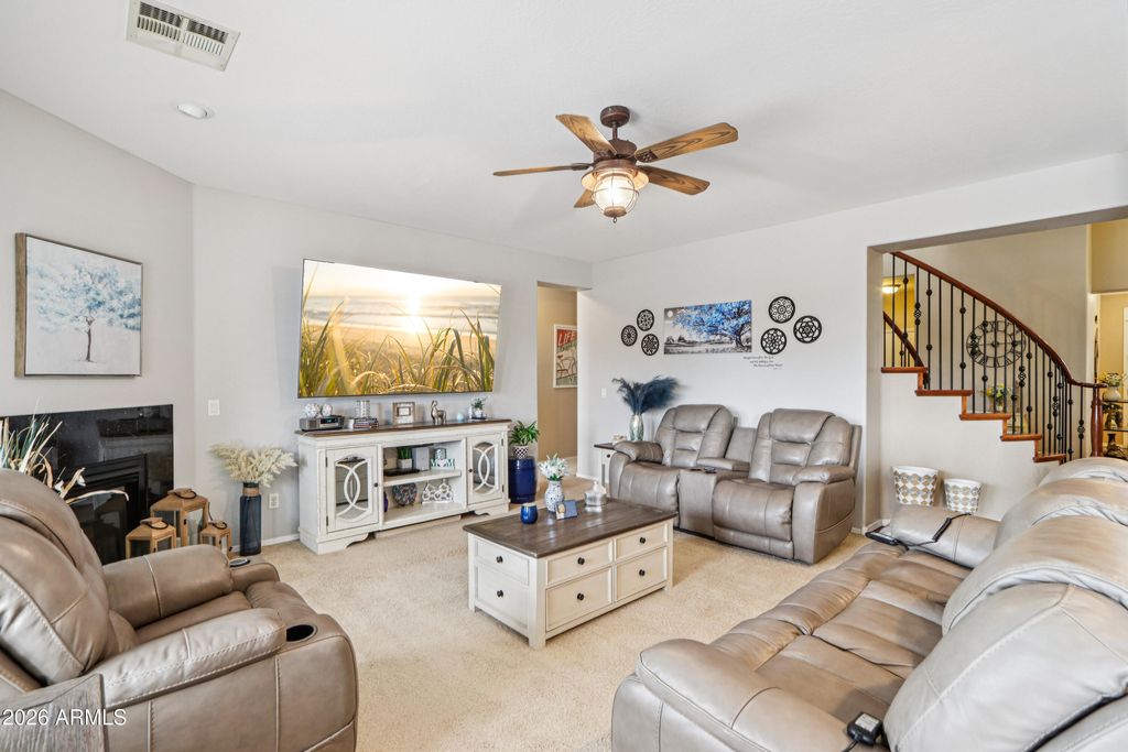 Image 8 of property listing at 1847 N WESTFALL Lane, Casa Grande, AZ 85122