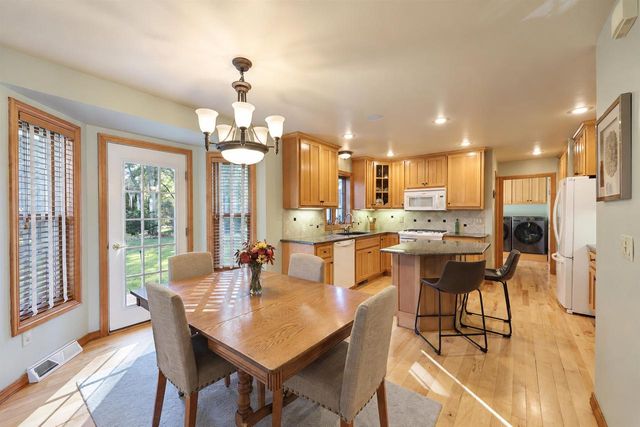 2141 DORSET DRIVE, Green Bay, WI 54311