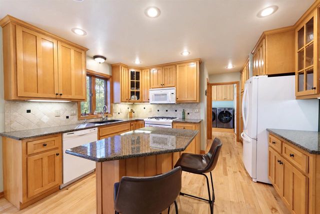 2141 DORSET DRIVE, Green Bay, WI 54311