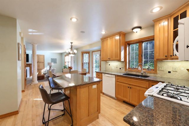 2141 DORSET DRIVE, Green Bay, WI 54311