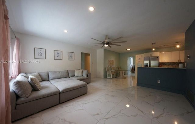 7304 Mckinley Street, Hollywood, FL 33024