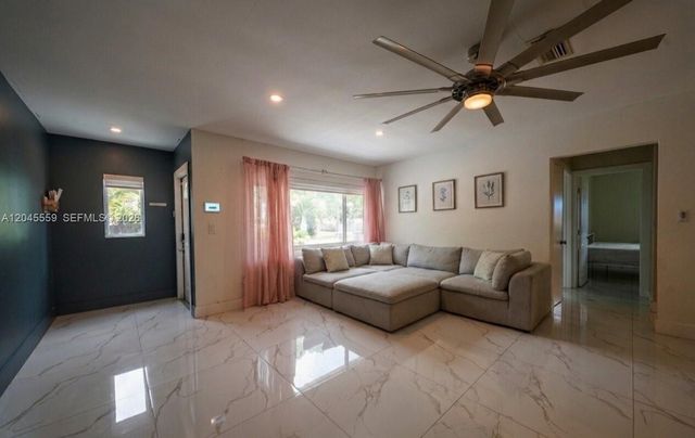 7304 Mckinley Street, Hollywood, FL 33024