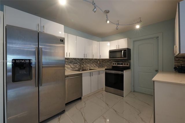 7304 Mckinley Street, Hollywood, FL 33024