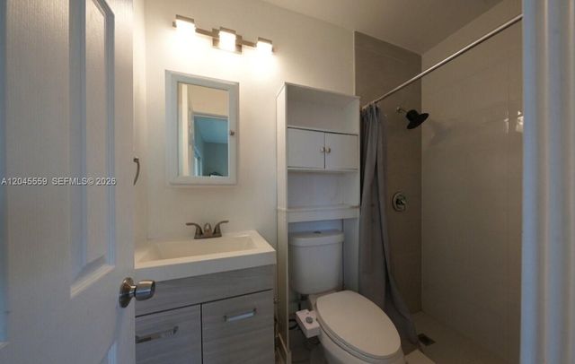 7304 Mckinley Street, Hollywood, FL 33024