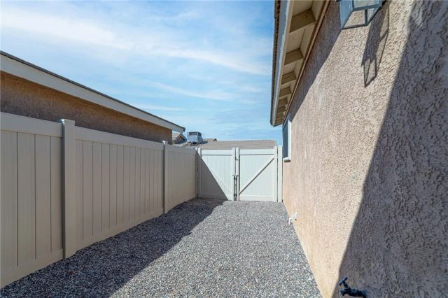 2810 W Devonshire, Hemet, CA 92545