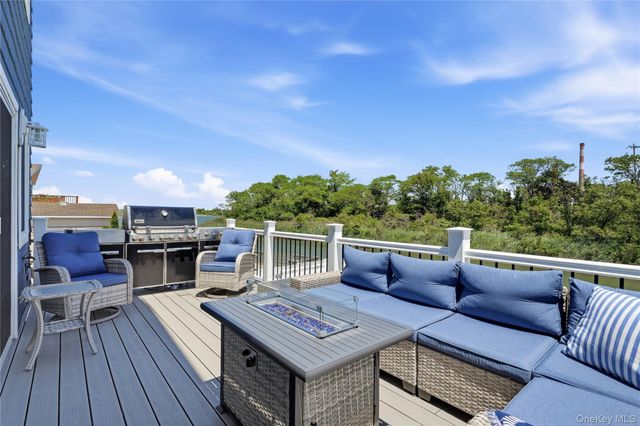 35 Redfield Road, Island Park, NY 11558
