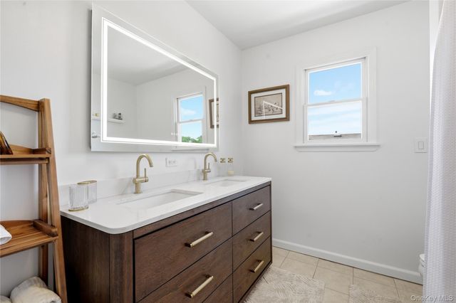 35 Redfield Road, Island Park, NY 11558