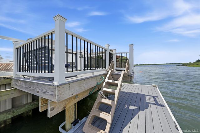 35 Redfield Road, Island Park, NY 11558