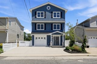 35 Redfield Road, Island Park, NY 11558