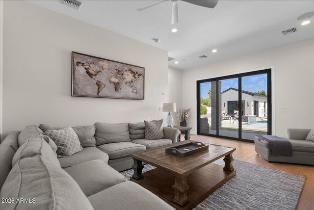 10655 E DESERT COVE Avenue, Scottsdale, AZ 85259