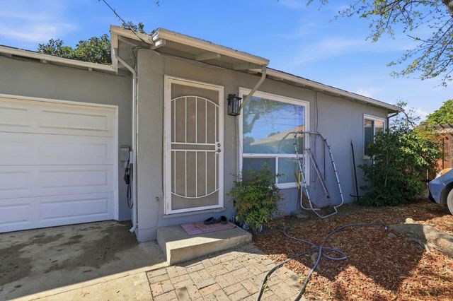 111 Nancy Court, Mountain View, CA 94041