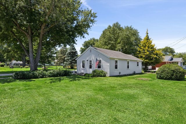 1802 W 2nd Street, Coal Valley, IL 61240