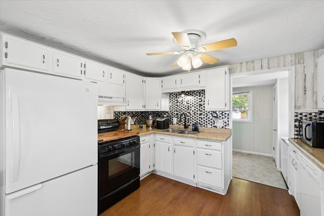 1802 W 2nd Street, Coal Valley, IL 61240