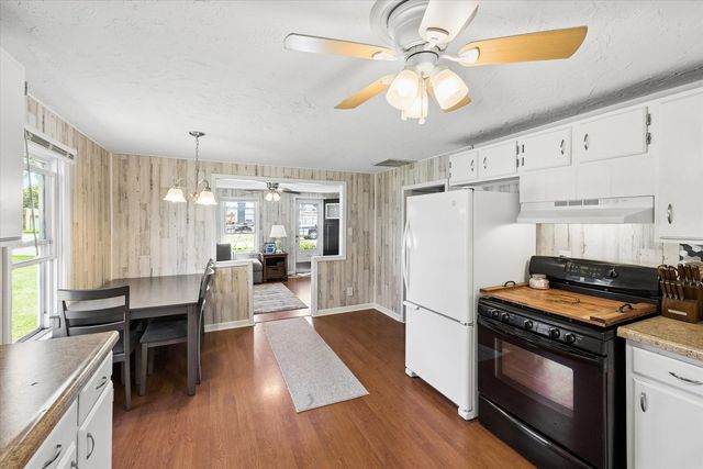 1802 W 2nd Street, Coal Valley, IL 61240