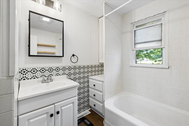 1802 W 2nd Street, Coal Valley, IL 61240