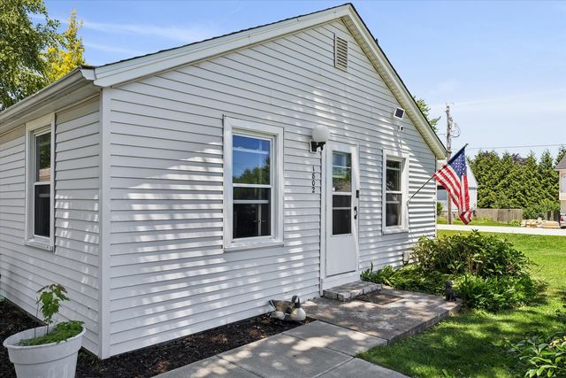 1802 W 2nd Street, Coal Valley, IL 61240