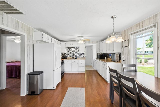1802 W 2nd Street, Coal Valley, IL 61240