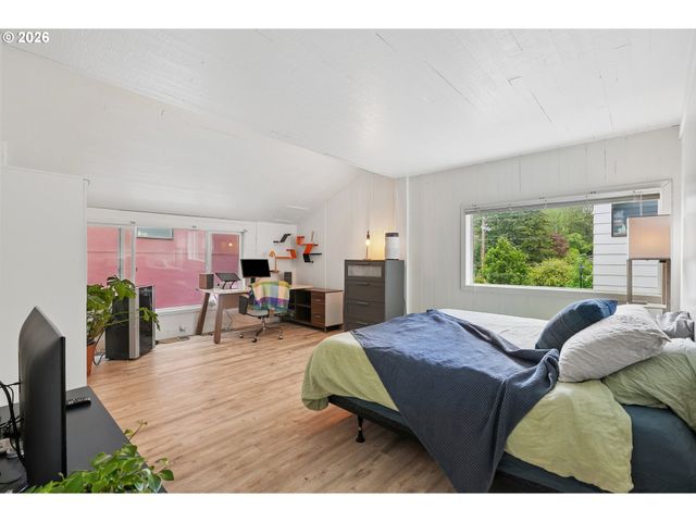 3030 Sw PENDLETON Ct, Portland, OR 97239