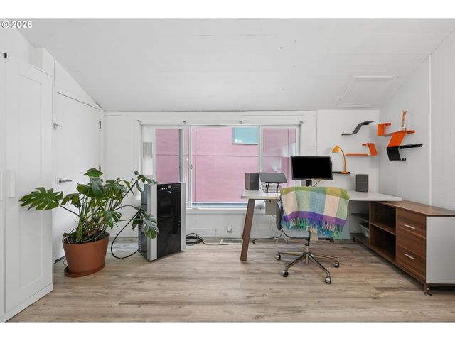 3030 Sw PENDLETON Ct, Portland, OR 97239