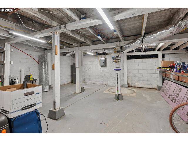 3030 Sw PENDLETON Ct, Portland, OR 97239