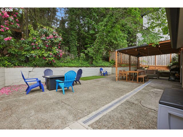 3030 Sw PENDLETON Ct, Portland, OR 97239