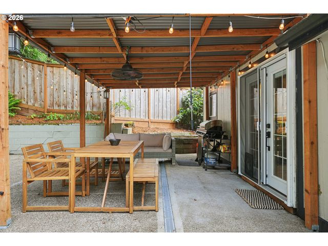 3030 Sw PENDLETON Ct, Portland, OR 97239