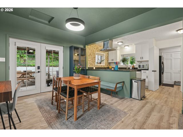 3030 Sw PENDLETON Ct, Portland, OR 97239