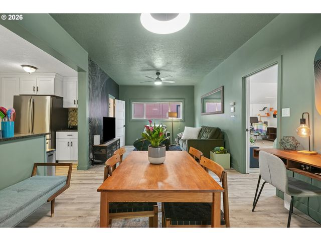 3030 Sw PENDLETON Ct, Portland, OR 97239
