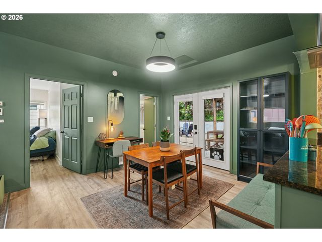 3030 Sw PENDLETON Ct, Portland, OR 97239