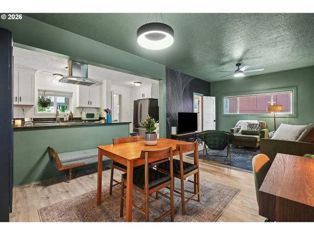 3030 Sw PENDLETON Ct, Portland, OR 97239