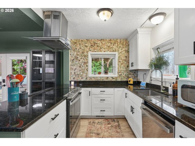 3030 Sw PENDLETON Ct, Portland, OR 97239