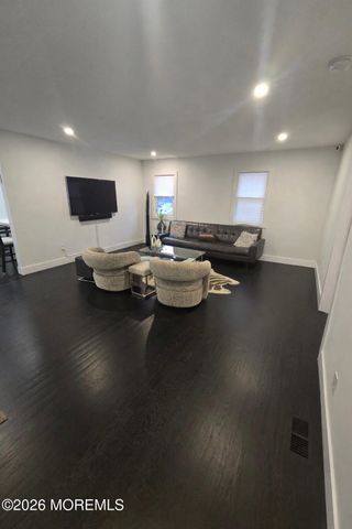 486 W Lincoln Avenue, Oakhurst, NJ 07755